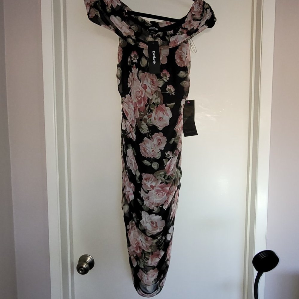 Bebe OFF SHOULDER FLORAL RUCHED DRESS Medium BLACK/PINK